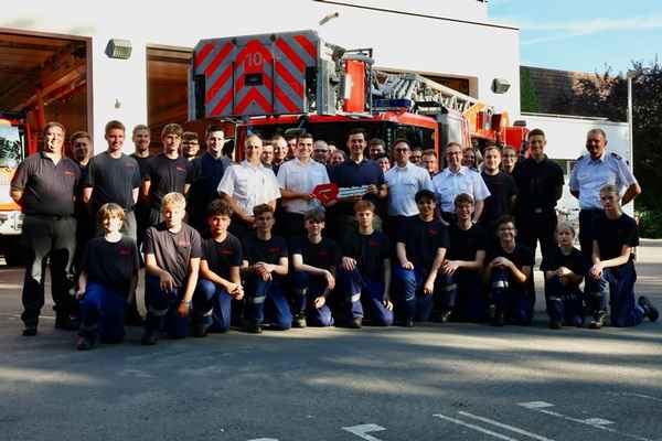 FW-GL: Feuerwehr Bergisch Gladbach stellt dritte Drehleiter in Dienst