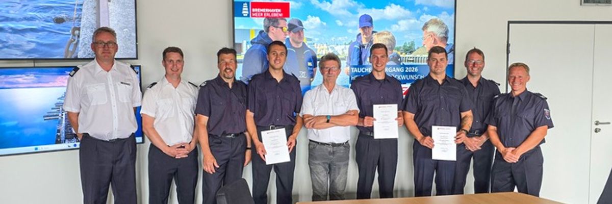 FW Bremerhaven: Drei neue Feuerwehrtaucher für Bremerhaven