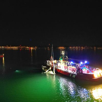 FW Konstanz: Gekentertes Segelboot im Konstanzer Trichter