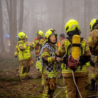 FW-OLL: Realistische Einsatzübung in Wildeshausen: Feuerwehr trainiert Menschenrettung unter Nullsicht
