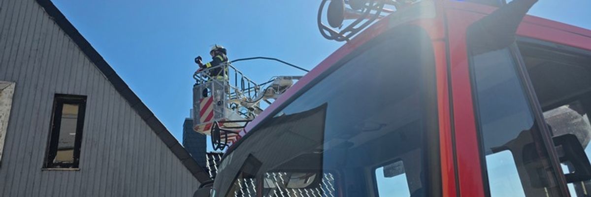 FW Celle: Feuer im Dachstuhl eines Wohnhauses