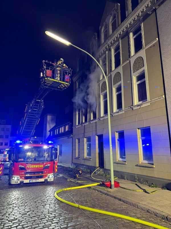 FW Bremerhaven: Einsatzreiche Nacht für die Feuerwehr Bremerhaven