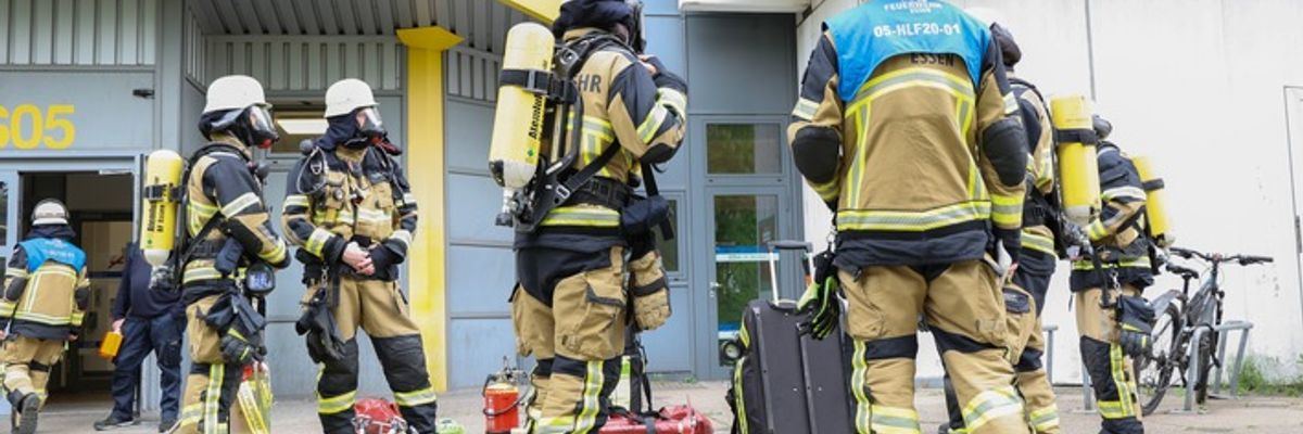FW-E: Feuer im Labor der Universität - eine verletzte Person