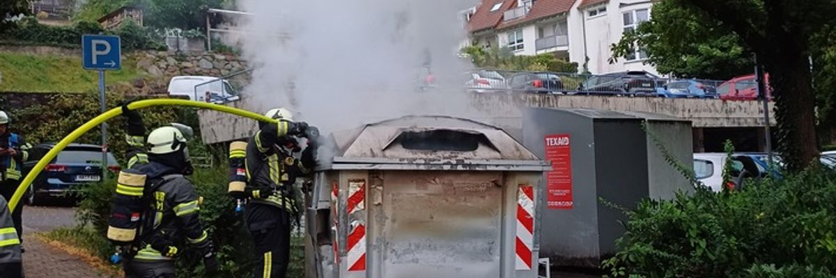 FW-EN: Wetter - Feuerwehr am Abend erneut wegen brennendem Papiercontainer unterwegs
