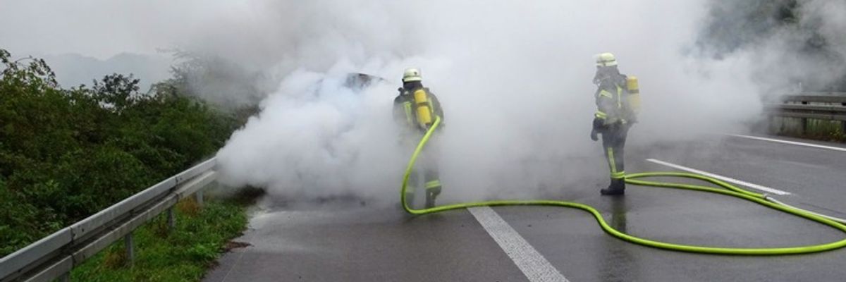 FW Sonsbeck: PKW-Brand auf der A57