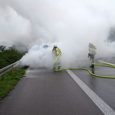 FW Sonsbeck: PKW-Brand auf der A57