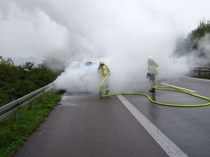 FW Sonsbeck: PKW-Brand auf der A57