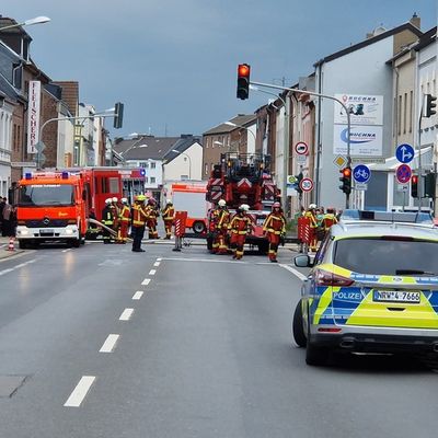 FW Düren: Feuer in Küche - Feuerwehr verhindert größere Schäden