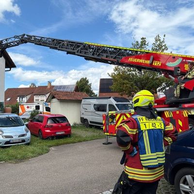 FW Reichenau: Verletzte Person aus Obergeschoß gerettet, Reichenau-Lindenbühl, 29.08.2025