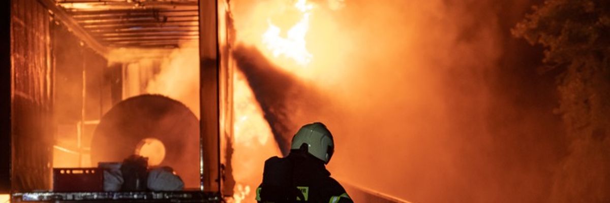 FW-MK: Brennender Sattelzug am Stenglingser Weg