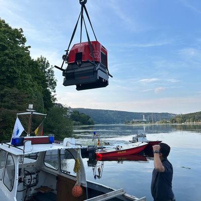 FW-EN: Der Löschzug 3 (Wengern / Esborn) übt gemeinsam mit der DLRG die Personenrettung aus Gewässern
