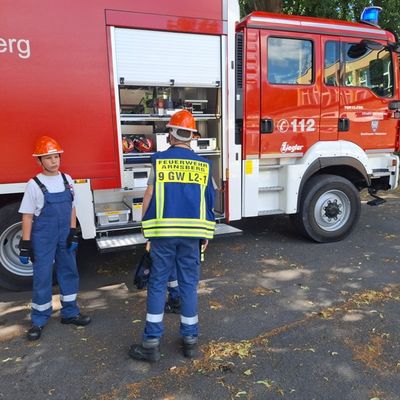 FW-AR: Jahresübung der Jugendfeuerwehr Arnsberg: Einsatz unter realistischen Bedingungen