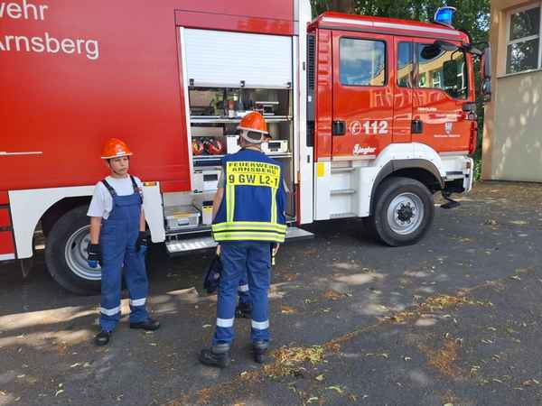 FW-AR: Jahresübung der Jugendfeuerwehr Arnsberg: Einsatz unter realistischen Bedingungen
