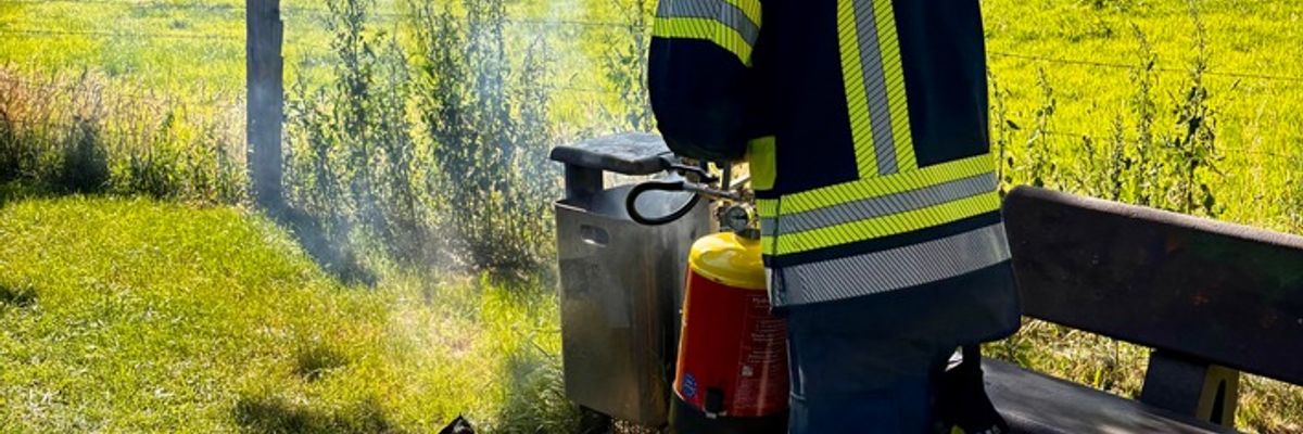 FW-Schermbeck: Mülleimerbrand am Mühlenteich