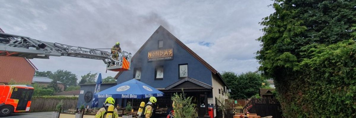 FW Hannover: Feuer in einem Restaurant in Bothfeld