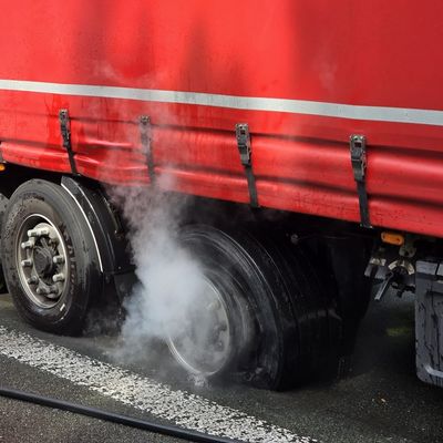 FW-WRN: Gemeldeter LKW-Brand auf der Bundesautobahn 1 in Fahrtrichtung Bremen