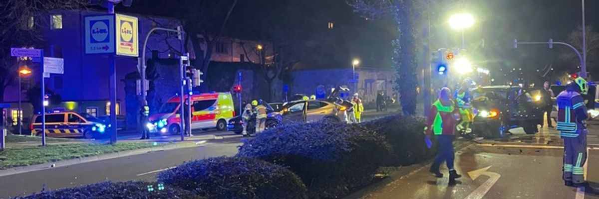 FW Paderborn: Verkehrsunfall Neuhäuser Tor