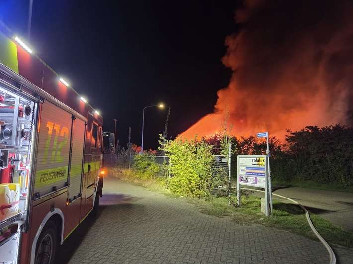 FW Bocholt: Löschzug Suderwick unterstützt bei Großbrand in Dinxperlo
