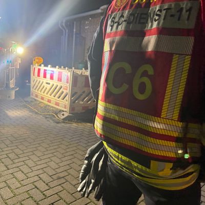 FW-DO: Brand in 2 Familienhaus - Haus vorübergehend unbewohnbar