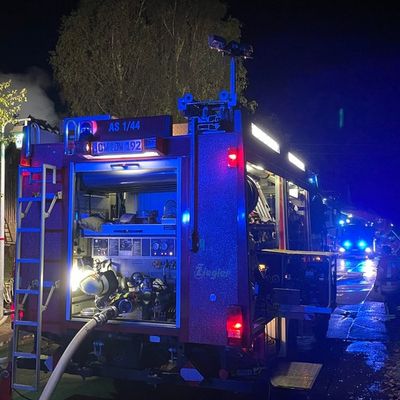 KFV-CW: Großbrand macht Wohnhaus unbewohnbar und verursacht hohen Schaden - Keine Verletzten - 50 Einsatzkräfte vor Ort