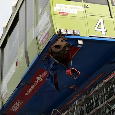 FW-DO: Ergänzung: FW-DO: Unfall zwischen H-Bahn und Autokran am Campus Nord - Bilddokumentation