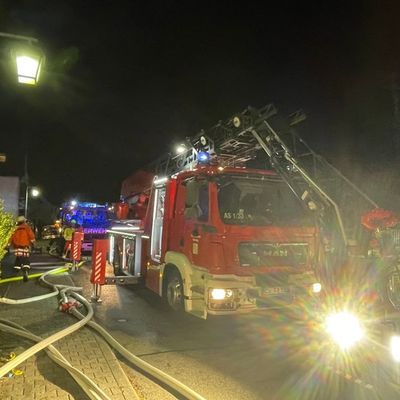 KFV-CW: Großbrand macht Wohnhaus unbewohnbar und verursacht hohen Schaden - Keine Verletzten - 50 Einsatzkräfte vor Ort