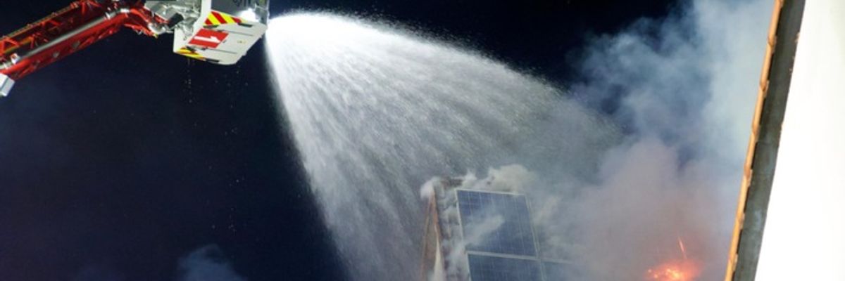 FW Hagen: Einsatztreicher Jahreswechsel für Feuerwehr und Rettungsdienst in Hagen. Mehrere Brände, darunter ein Großbrand und auch Verletzungen durch Feuerwerkskörper.