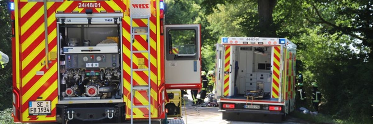 FW-SE: Schwerer Verkehrsunfall mit zwei eingeklemmten Insassen