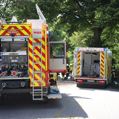 FW-SE: Schwerer Verkehrsunfall mit zwei eingeklemmten Insassen