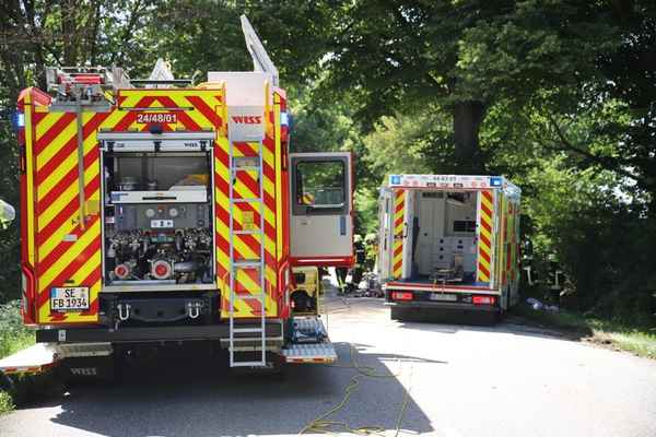 FW-SE: Schwerer Verkehrsunfall mit zwei eingeklemmten Insassen