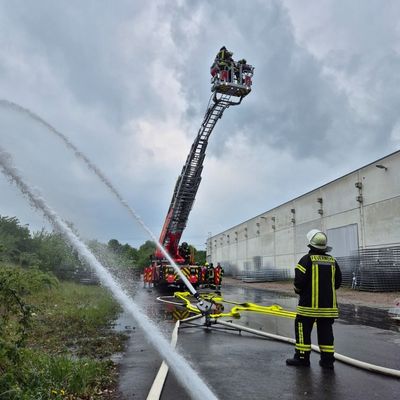 FW Ense: Alarmübung aller Einheiten der Feuerwehr Ense