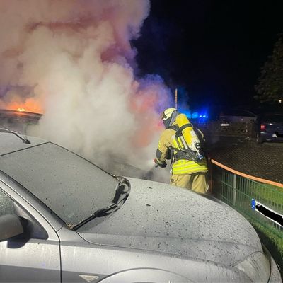 FW Lage: Feuer 1 / PKW Brand innerorts - 25.05.2025 - 01:02 Uhr