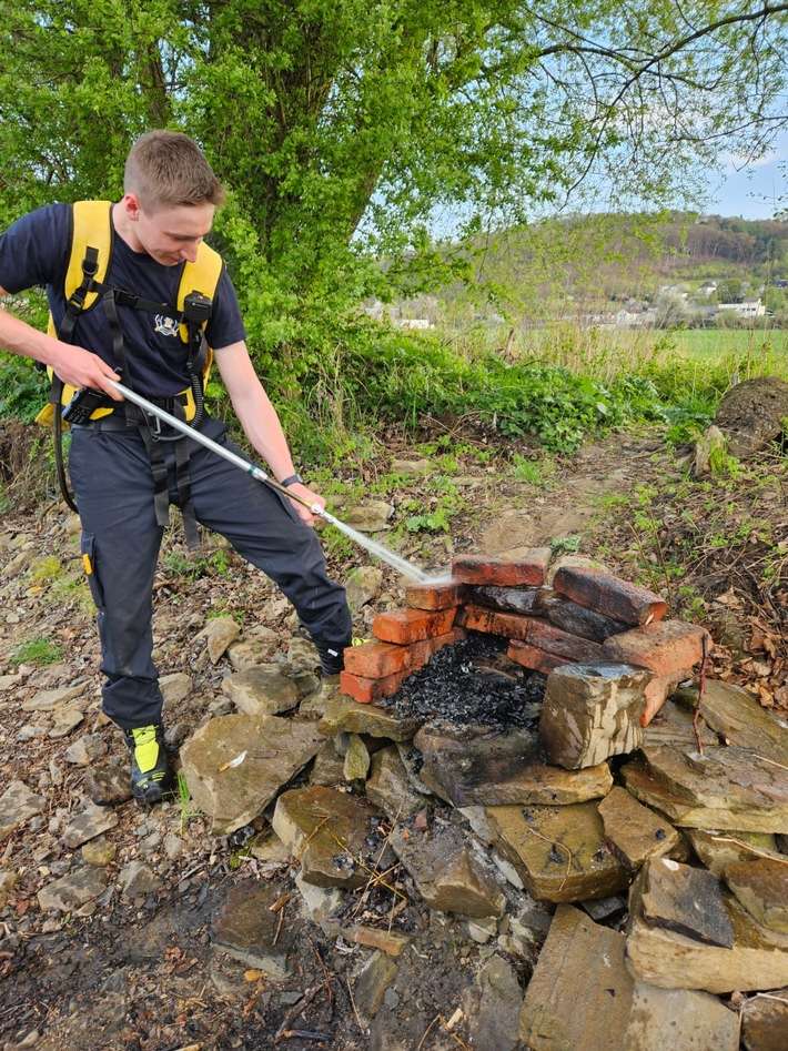 FW-EN: Wetter - Feuerwehr löscht Kleinbrand