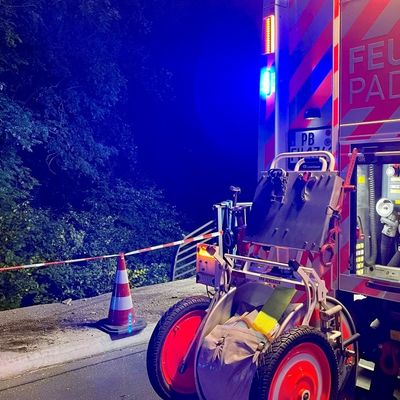 FW Paderborn: Verkehrsunfall in Paderborn Wewer fünf Verletzte nach Alleinunfall
