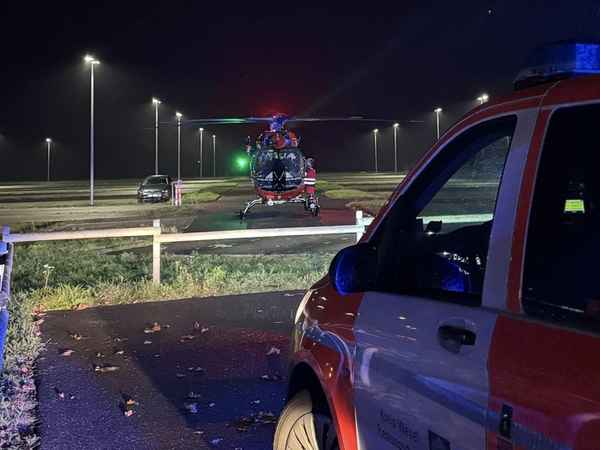 FW Alpen: Ausleuchten für den Rettungshubschrauber