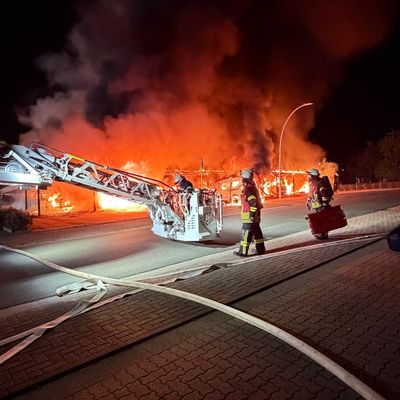 FW-ROW: Großbrand in Zeven: Über 200 Kräfte im Einsatz