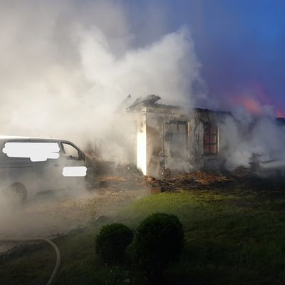 FW-RD: Großbrand in Schülp bei Nortorf (Kreis Rendsburg-Eckernförde) Reetdachgebäude brennt nieder