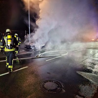 FW Celle: Fahrzeugbrand in Altencelle