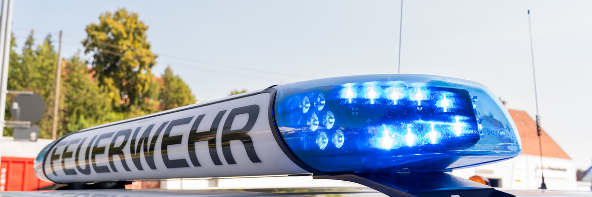 FW-EN: Person hinter verschlossener Tür
