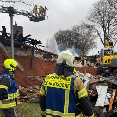 FW-SE: Vollbrand eines Vereinsheimes in Henstedt-Ulzburg