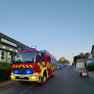 FW Mettmann: Brand in einem Geschäftshaus
