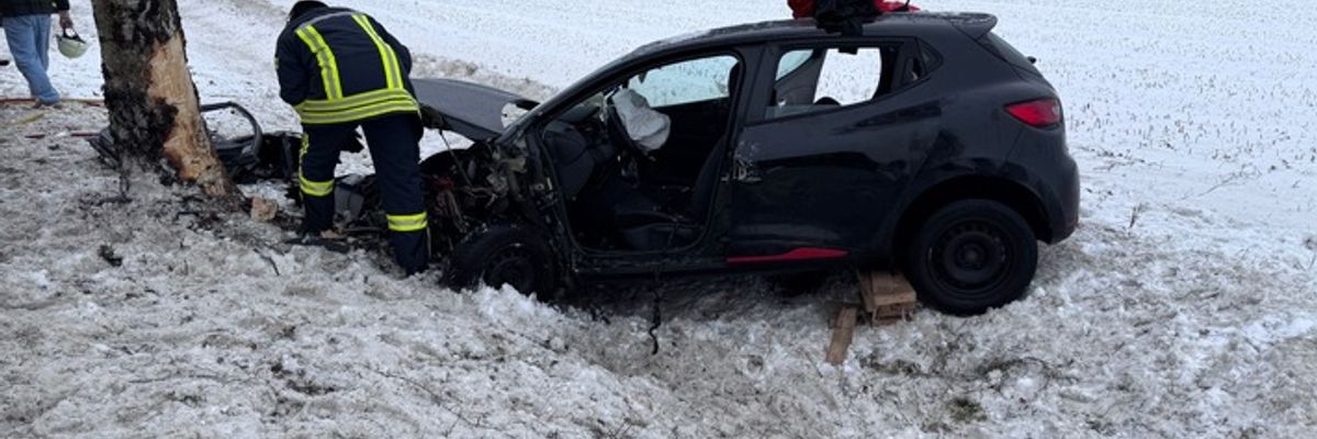 FFW Bergen: Verkehrsunfall mit eingeschlossener Person