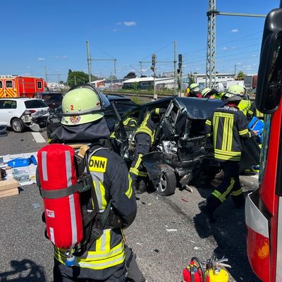 FW-BN: Verkehrsunfall auf der A 59 - acht verletzte Personen.