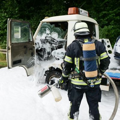 FW-DO: Fahrzeugbrand auf der B236 - Ersthelfer aus Bremen verhindern Schlimmeres