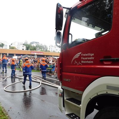 FW Weinheim: Auch bei Regen fasziniert die Freiwillige Feuerwehr großer Besucherandrang auf der Wache Süd