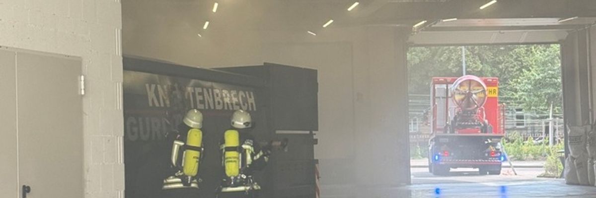 FW-OG: Papierpresse brennt im Rée Carré