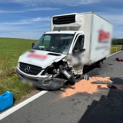FW VG Westerburg: Frontalzusammenstoß zwischen PKW und Klein-LKW - Fahrerin verstirbt während der Rettung