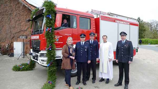 FW Südheide: Mittleres Löschfahrzeug (MLF) feierlich an die Ortsfeuerwehr Bonstorf übergeben