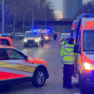 FW-BN: Rettungsdienstliche Maßnahmen bei Großversammlung in Bonner Rheinaue