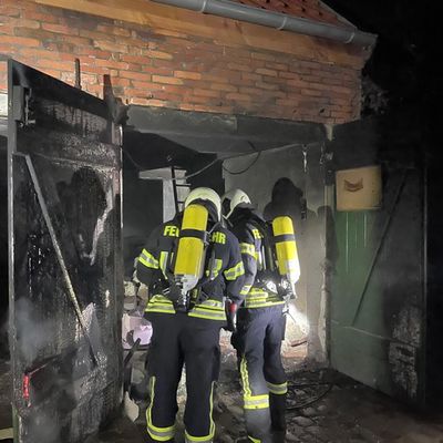 FW-AUR: Zwei Einsatzstellen inmitten der Stadt